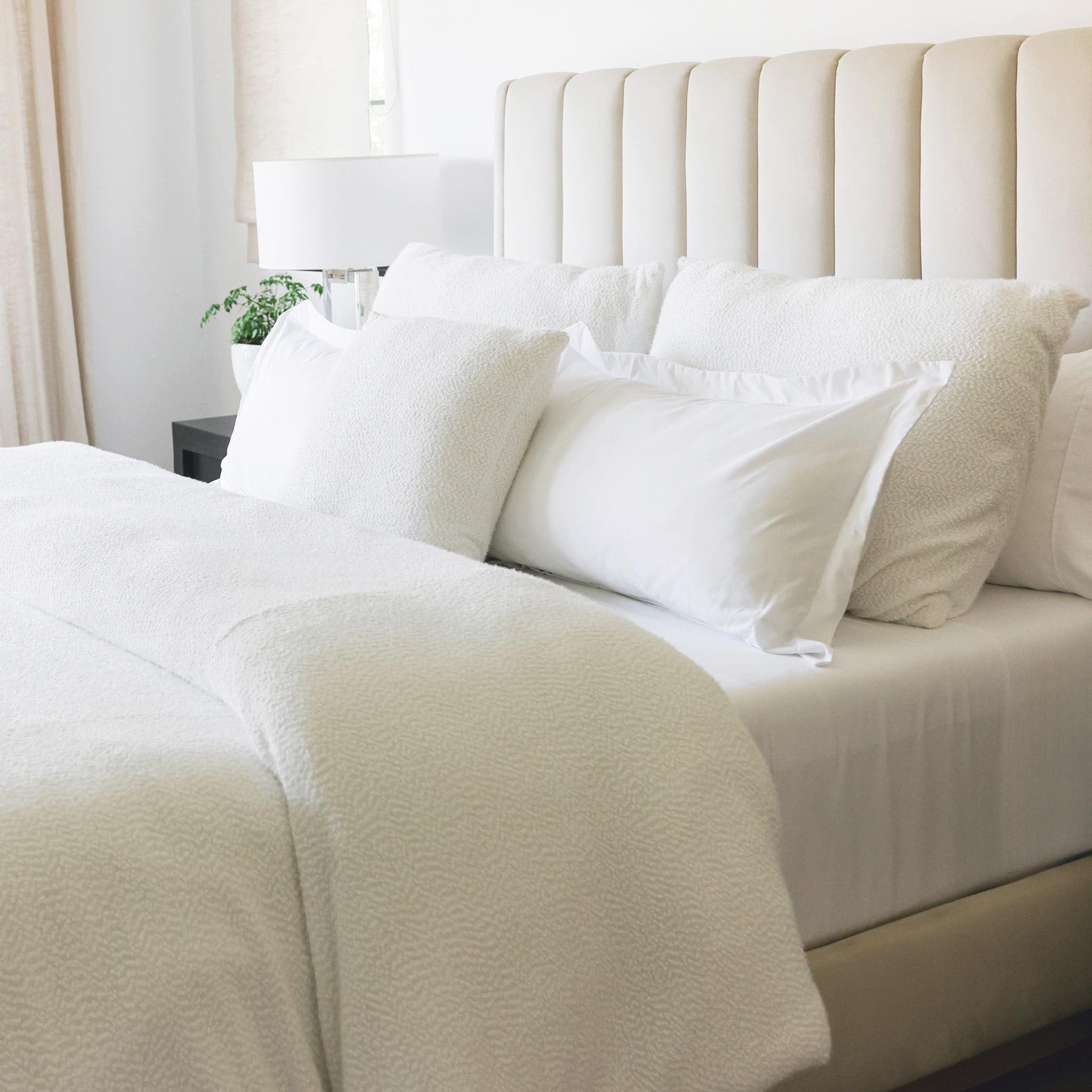 Bouclé lounge pillow white