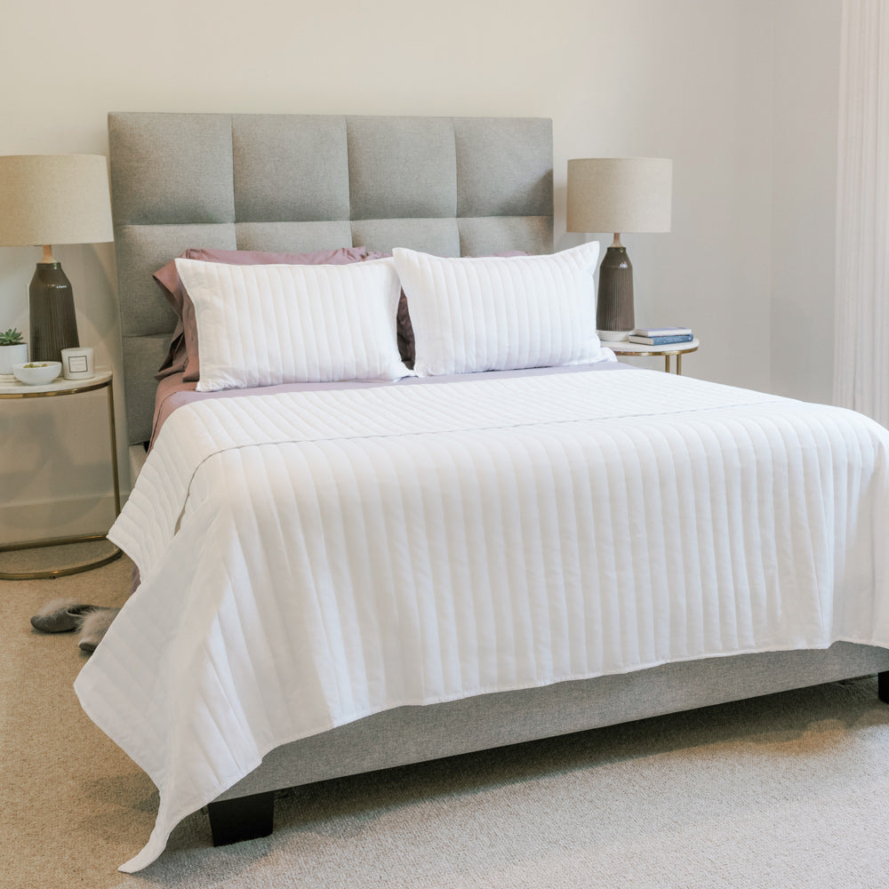 Vertical Stripes Quilted Blanket Set
Color: White